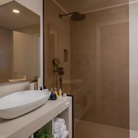 Luxury White Palace With Heated Pool * 特罗吉尔