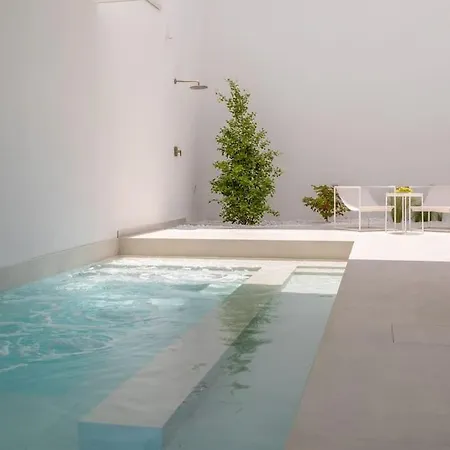 Luxury White Palace With Heated Pool *