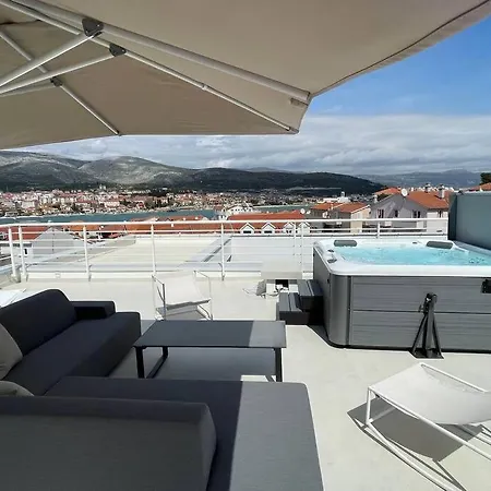 Luxury White Palace With Heated Pool * 特罗吉尔