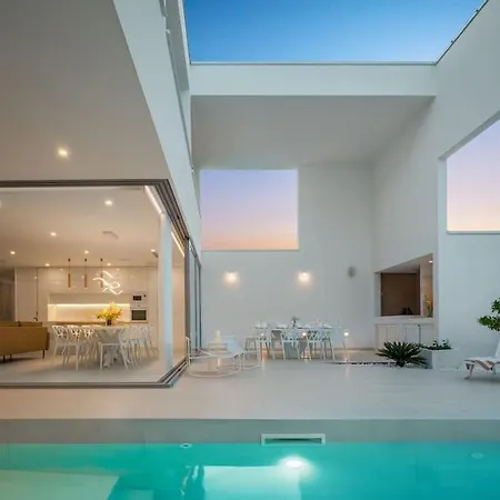Luxury White Palace With Heated Pool