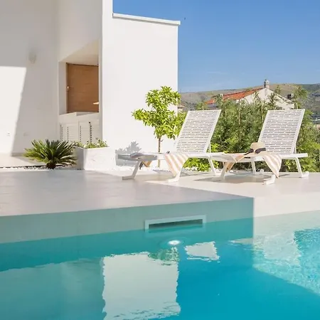 别墅 Luxury White Palace With Heated Pool *