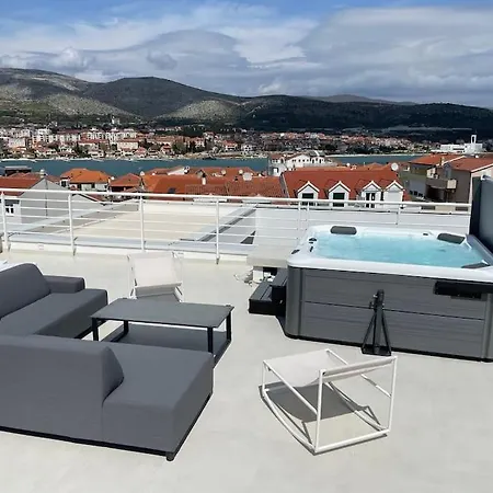 Luxury White Palace With Heated Pool * 特罗吉尔