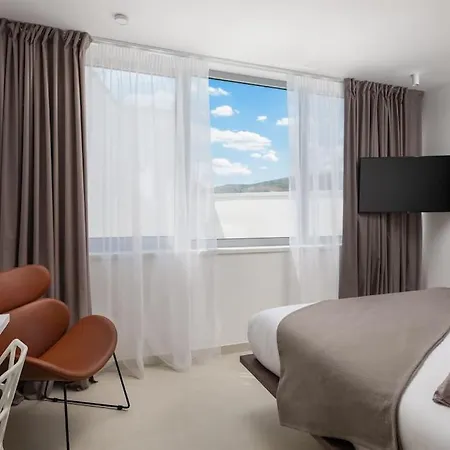 Luxury White Palace With Heated Pool 别墅 *