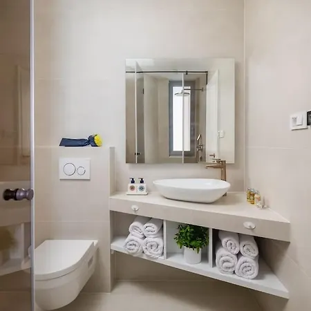 Luxury White Palace With Heated Pool *