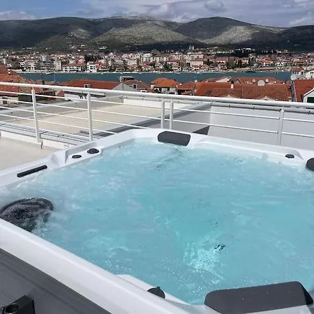 Luxury White Palace With Heated Pool 特罗吉尔
