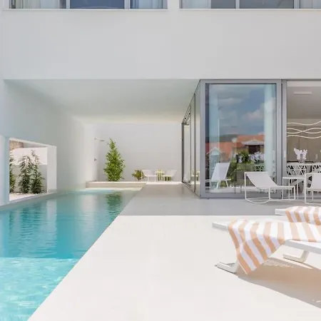 Luxury White Palace With Heated Pool *