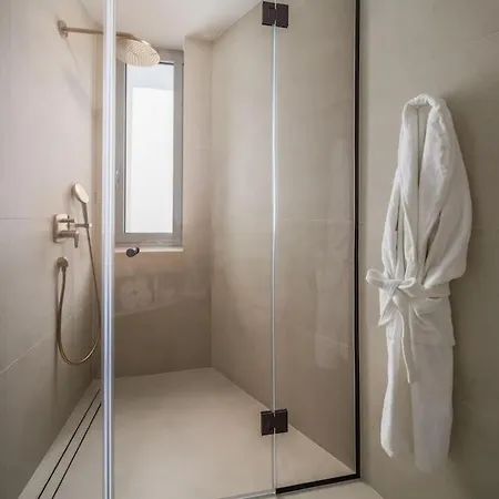 Luxury White Palace With Heated Pool 特罗吉尔