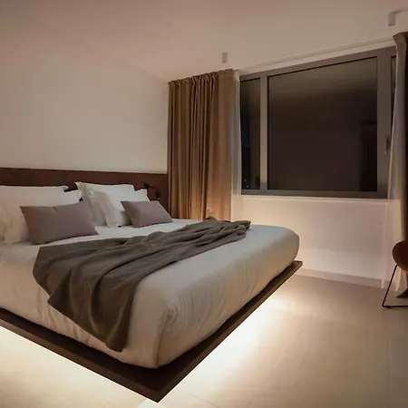 Luxury White Palace With Heated Pool 别墅 *