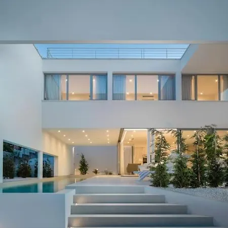 Luxury White Palace With Heated Pool * 特罗吉尔