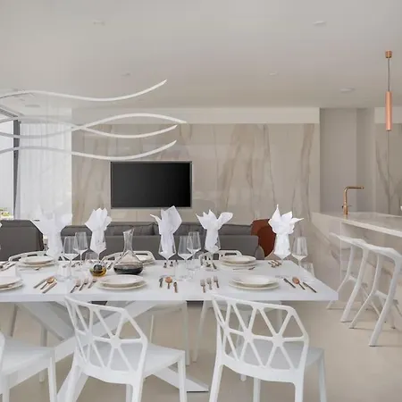 Luxury White Palace With Heated Pool * 特罗吉尔